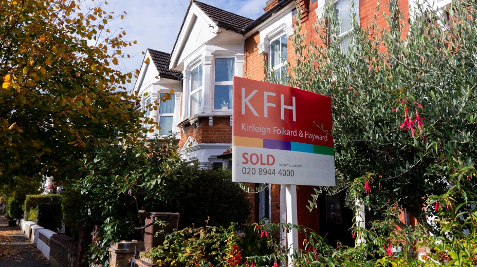 Agreeing the sale, exchanging contracts and completing - Kinleigh Folkard & Hayward