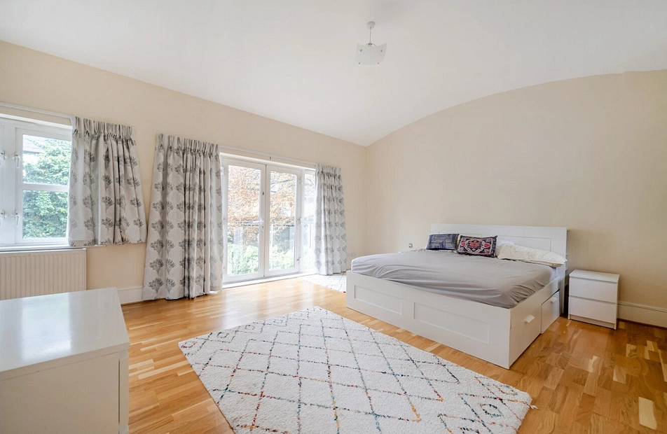 Trinity Crescent, Balham, London, SW17 - Kinleigh Folkard & Hayward
