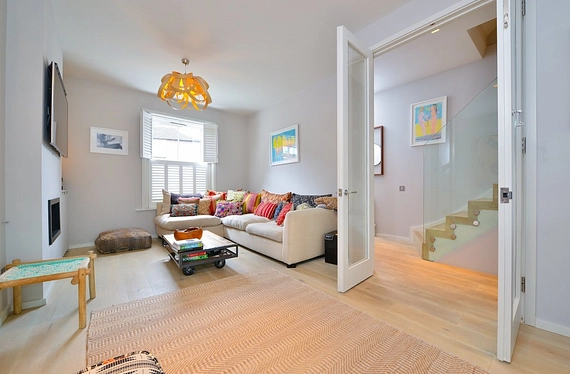 Bridge Lane, London, SW11 - Kinleigh Folkard & Hayward