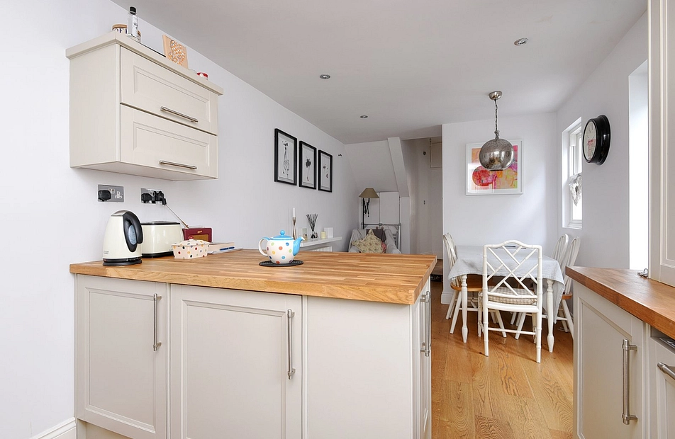 Kerrison Road, London, SW11 - Kinleigh Folkard & Hayward