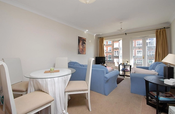 5 Bolingbroke Walk, Battersea, London, SW11 - Kinleigh Folkard & Hayward