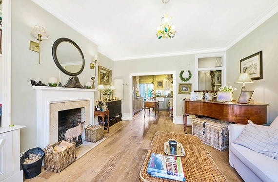 Albert Bridge Road, London, SW11 - Kinleigh Folkard & Hayward