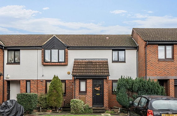 Hamilton Close, Surrey Quays, London, SE16 - Kinleigh Folkard & Hayward