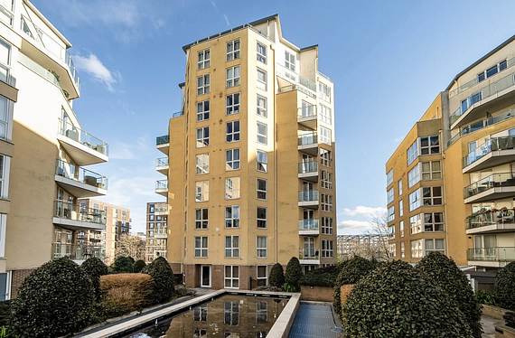 Water Gardens Square, Surrey Quays, SE16 - Kinleigh Folkard & Hayward