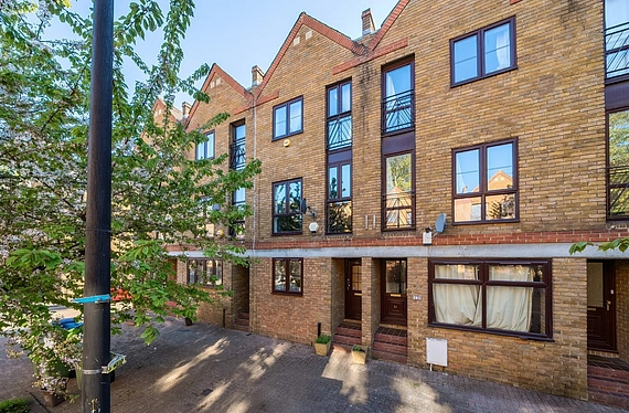 Brunswick Quay, London, SE16 - Kinleigh Folkard & Hayward