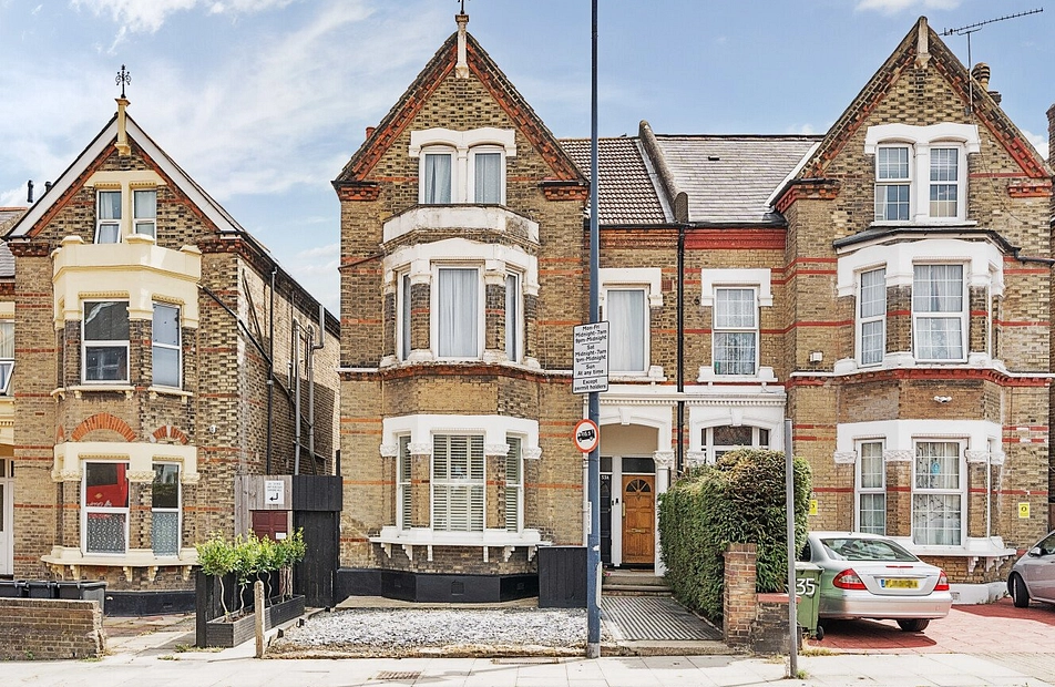 Catford Hill, London, SE6 - Kinleigh Folkard & Hayward