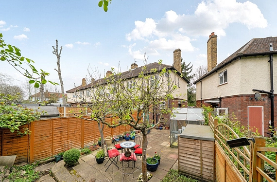 Lionel Road North, Brentford, London, TW8 - Kinleigh Folkard & Hayward