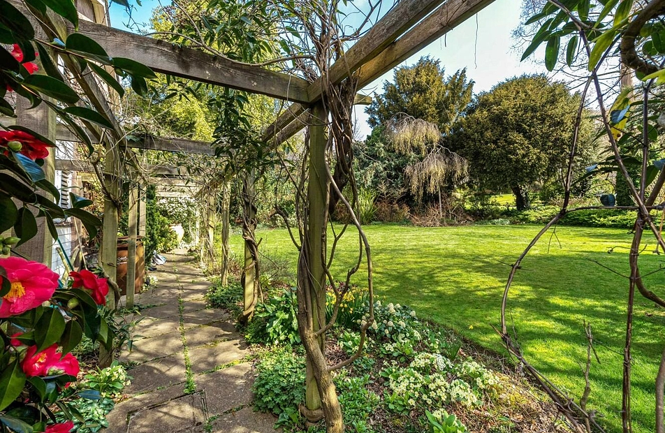 Woodhall Drive, London, SE21 - Kinleigh Folkard & Hayward