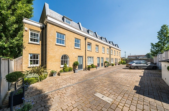 Stonemasons Yard, Earlsfield, London, SW18 - Kinleigh Folkard & Hayward