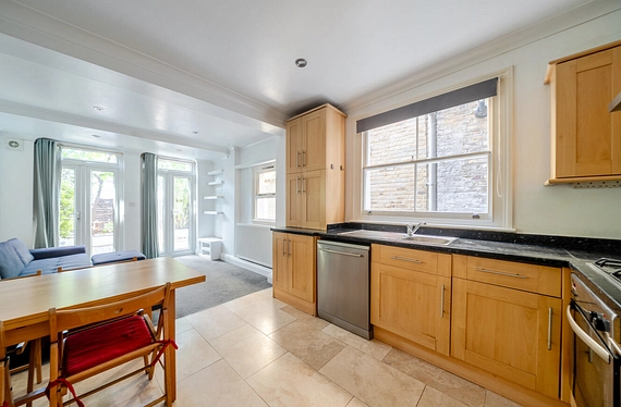 Farlton Road, Earlsfield, London, SW18 - Kinleigh Folkard & Hayward