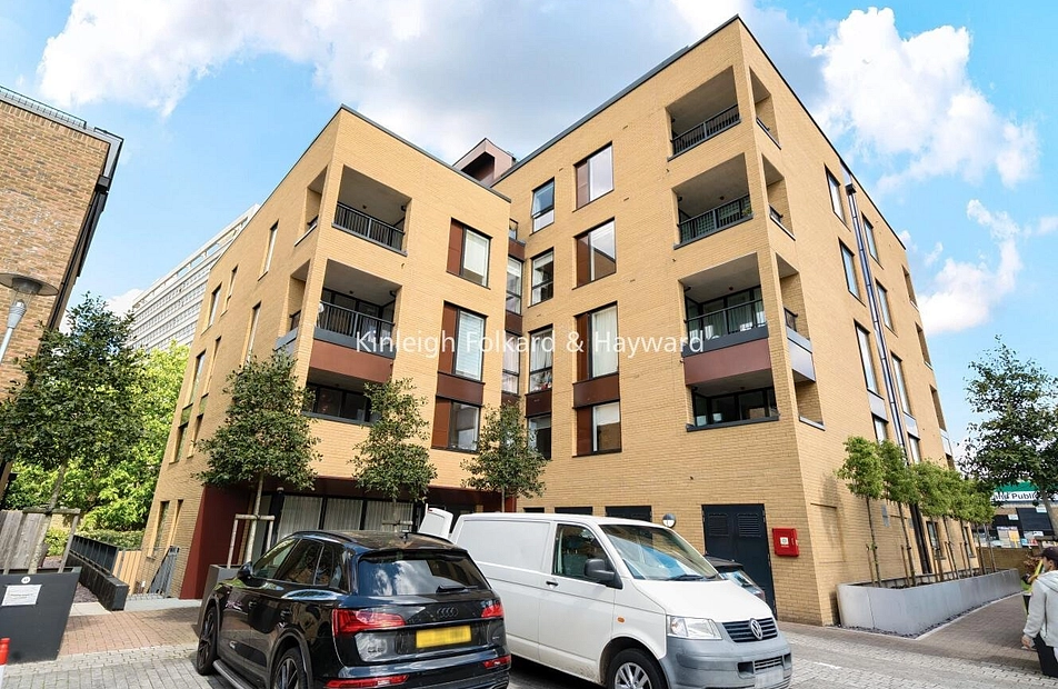 Quayle Crescent, Whetstone, London, N20 - Kinleigh Folkard & Hayward