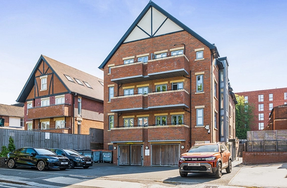 Holden Road, London, N12 - Kinleigh Folkard & Hayward