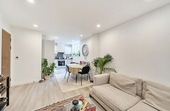 Cornwall Avenue, London, N3 - Kinleigh Folkard & Hayward