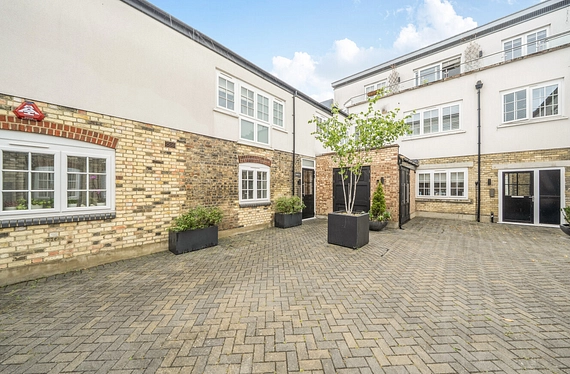 Cornwall Avenue, London, N3 - Kinleigh Folkard & Hayward
