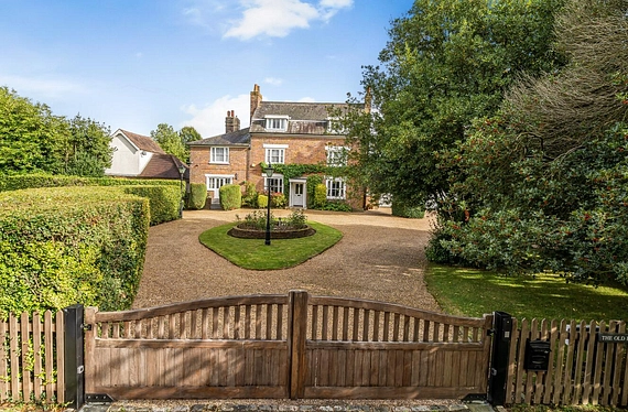 Leaves Green Road, Keston, Kent, BR2 - Kinleigh Folkard & Hayward