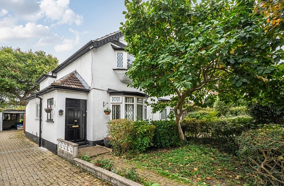 Glebe House Drive, Hayes, BR2 - Kinleigh Folkard & Hayward