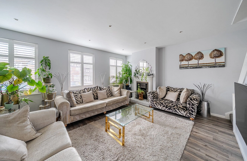 Station Approach, Hayes, Bromley, BR2 - Kinleigh Folkard & Hayward