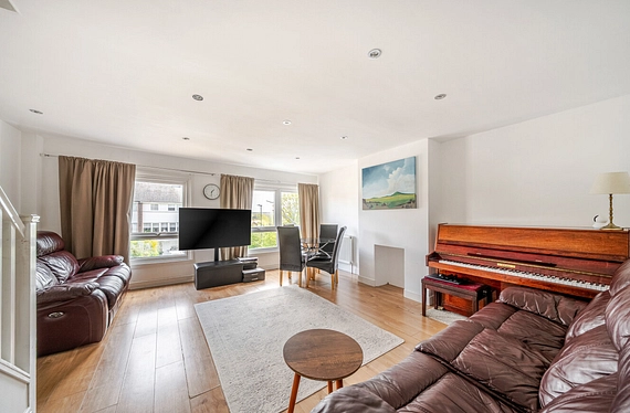 Mead Way, Hayes, Bromley, BR2 - Kinleigh Folkard & Hayward