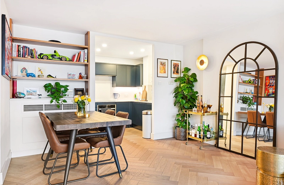 Buckingham Palace Road, London, SW1W - Kinleigh Folkard & Hayward