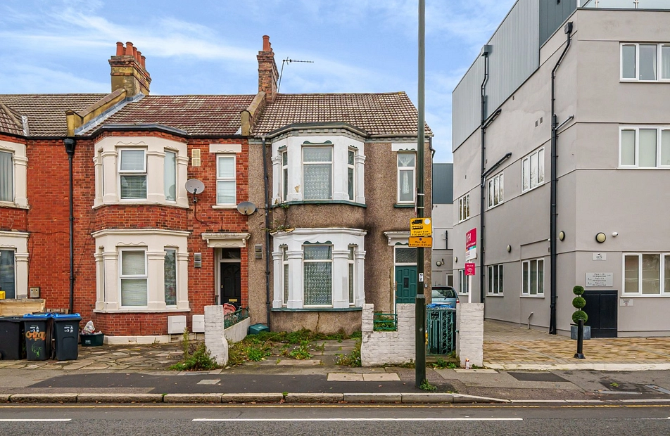 Kingston Road, Raynes Park, London, SW20 - Kinleigh Folkard & Hayward