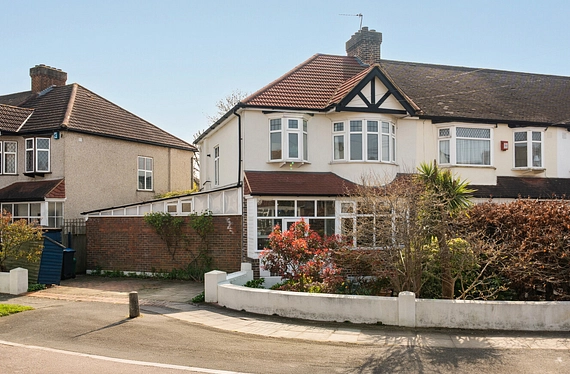 Beaford Grove, Raynes Park, London, SW20 - Kinleigh Folkard & Hayward