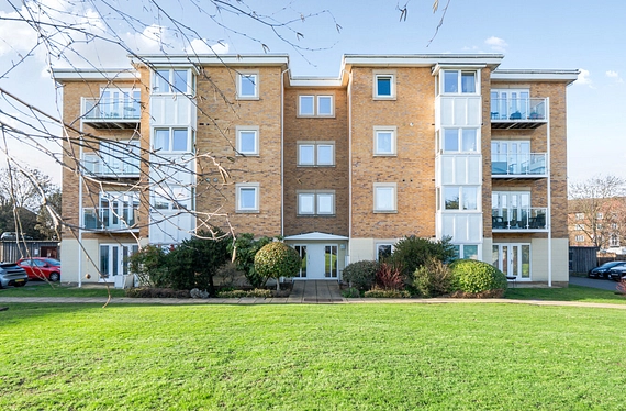 Greenview Drive, Raynes Park, London, SW20 - Kinleigh Folkard & Hayward