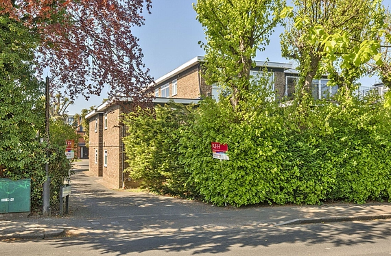 Grand Drive, Raynes Park, London, SW20 - Kinleigh Folkard & Hayward