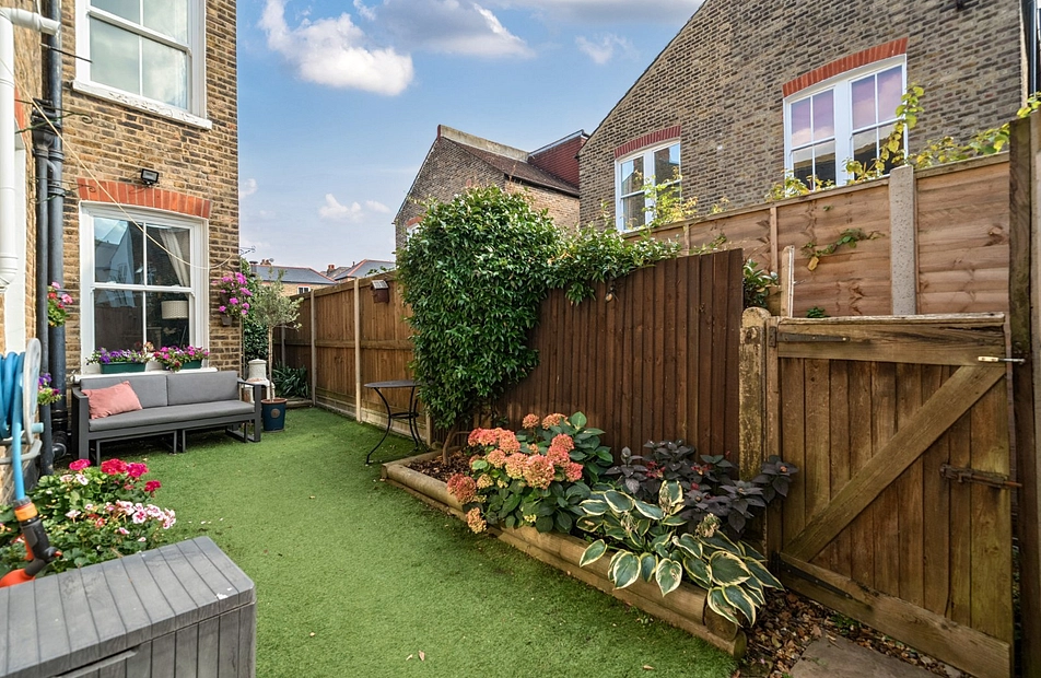 Tenham Avenue, Telford Park, London, SW2 - Kinleigh Folkard & Hayward