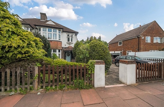 Cavendish Way, West Wickham, Kent, BR4 - Kinleigh Folkard & Hayward