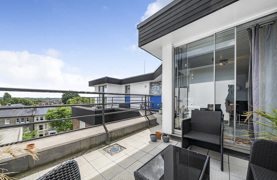 Nightingale Lane, London, SW12 - Kinleigh Folkard & Hayward