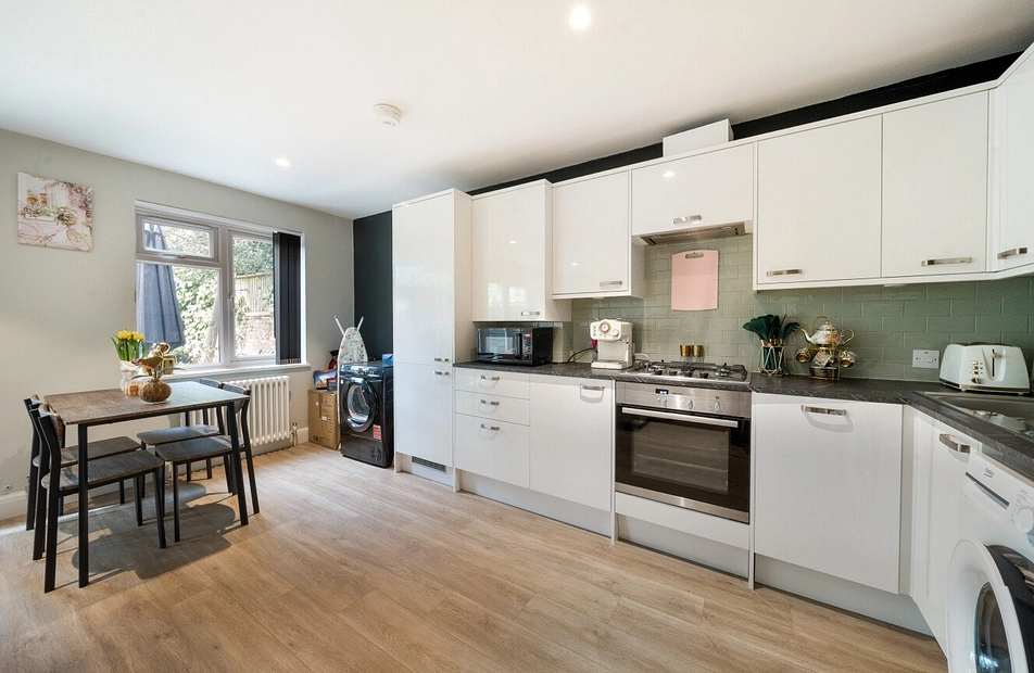 Thurleigh Road, Battersea, London, SW12 - Kinleigh Folkard & Hayward