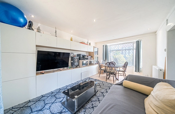 Winchcomb Gardens, London, SE9 - Kinleigh Folkard & Hayward
