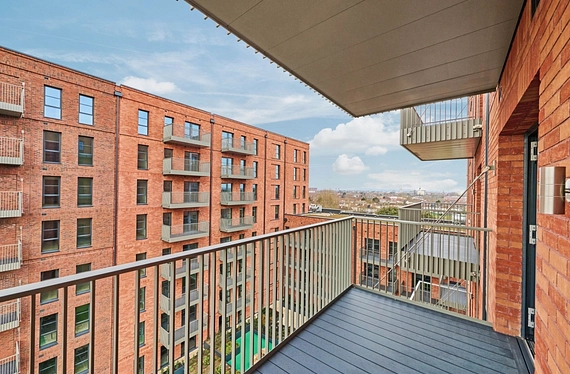 New Road, Dagenham, London, RM9 - Kinleigh Folkard & Hayward