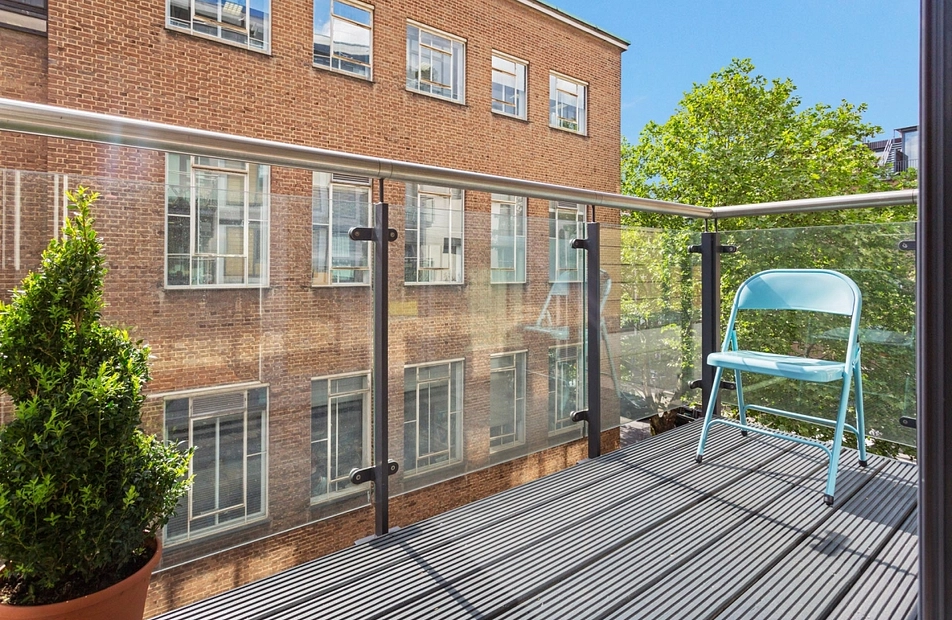 Clerkenwell Road, London, EC1M - Kinleigh Folkard & Hayward