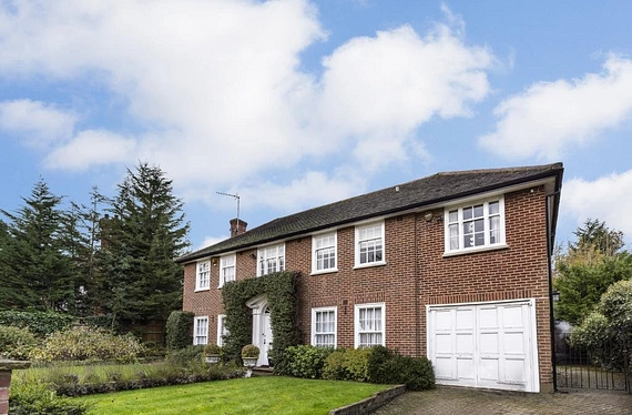 Northcliffe Drive, London, N20 - Kinleigh Folkard & Hayward