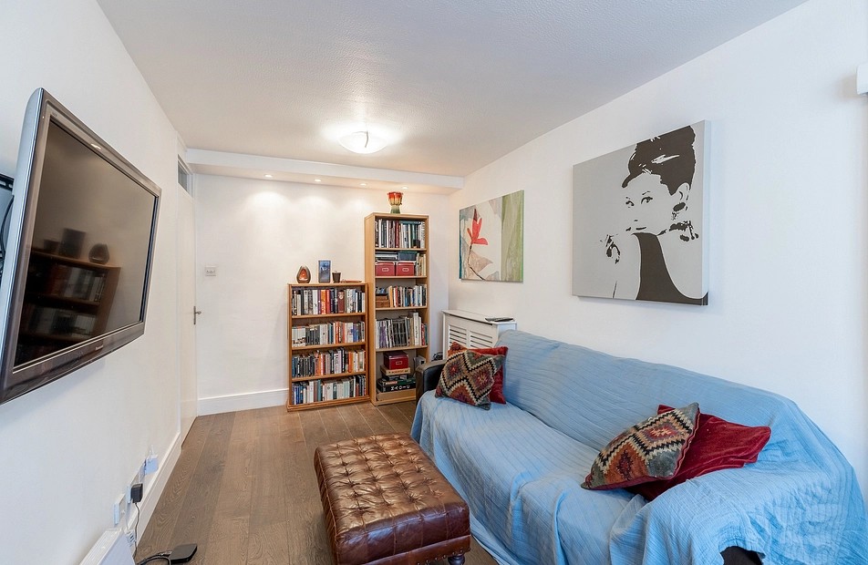 Walham Green Court, Fulham, London, SW6 - Kinleigh Folkard & Hayward