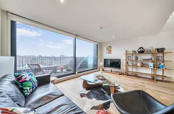 Great West Road, Hammersmith, London, W6 - Kinleigh Folkard & Hayward