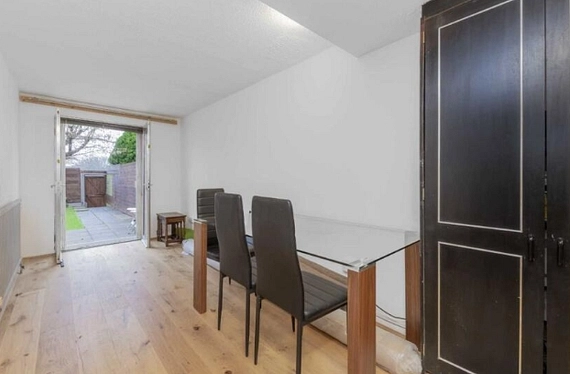 Oakview Gardens, London, N2 - Kinleigh Folkard & Hayward