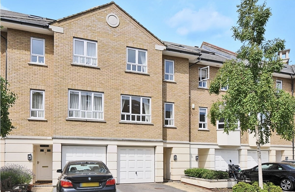 Samuel Gray Gardens, Kingston Upon Thames, Surrey, KT2 - Kinleigh Folkard & Hayward