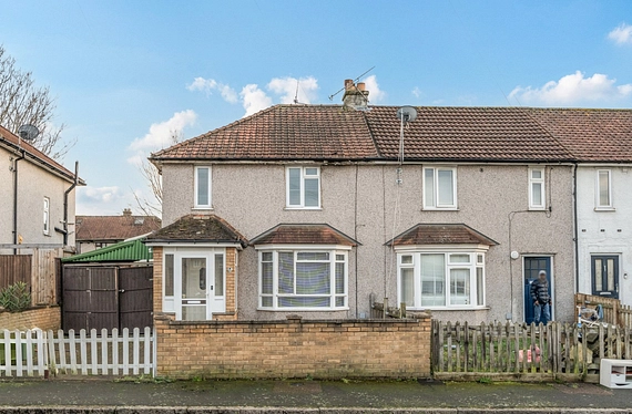 Kingsholm Gardens, London, SE9 - Kinleigh Folkard & Hayward