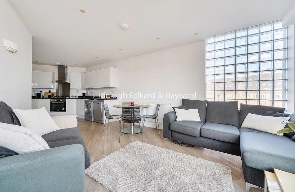 Green Lanes, Palmers Green, London, N13 - Kinleigh Folkard & Hayward