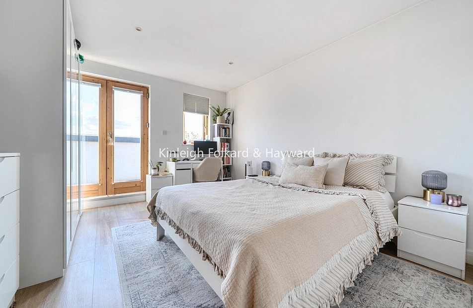 Green Lanes, Palmers Green, London, N13 - Kinleigh Folkard & Hayward