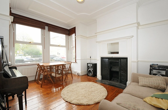 Warwick Road, Bounds Green London, N11 - Kinleigh Folkard & Hayward
