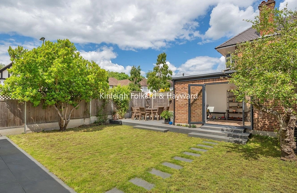 Oak Way, Southgate, London, N14 - Kinleigh Folkard & Hayward