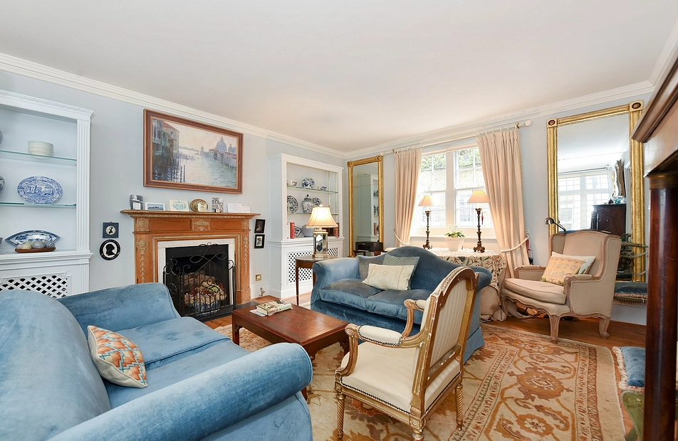 Thurloe Place Mews, Kensington and Chelsea, London, SW7 - Kinleigh Folkard & Hayward