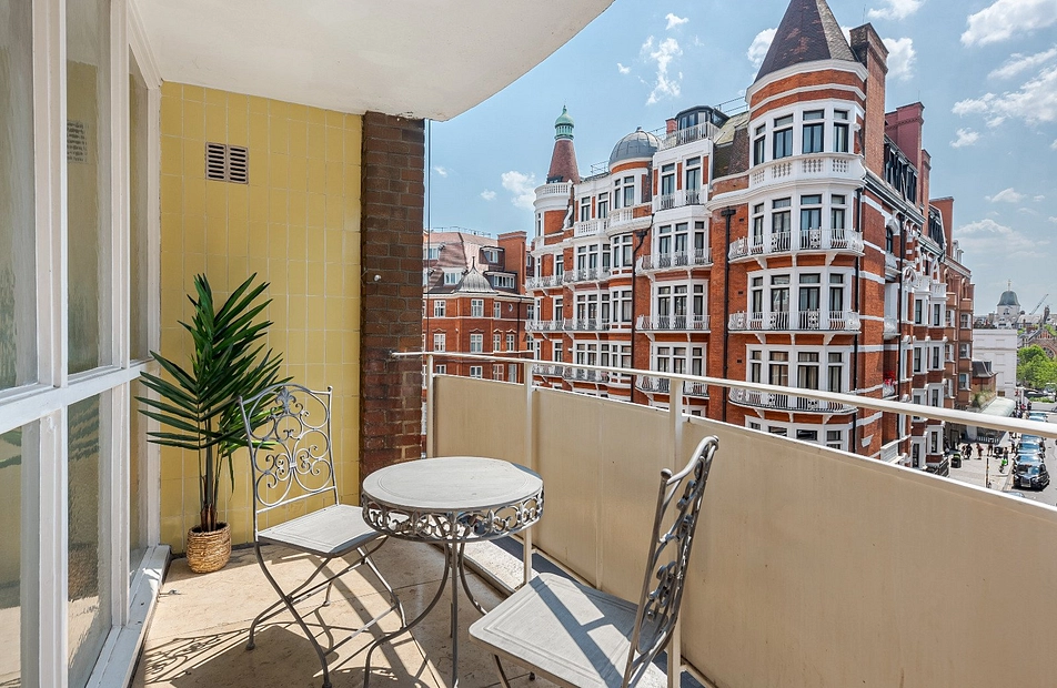 Hans Crescent, Kensington and Chelsea, London, SW1X - Kinleigh Folkard & Hayward