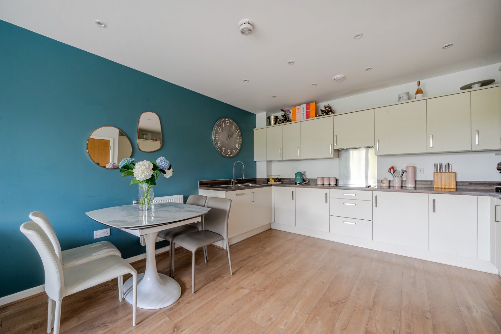 Boundaries Road, London, SW12