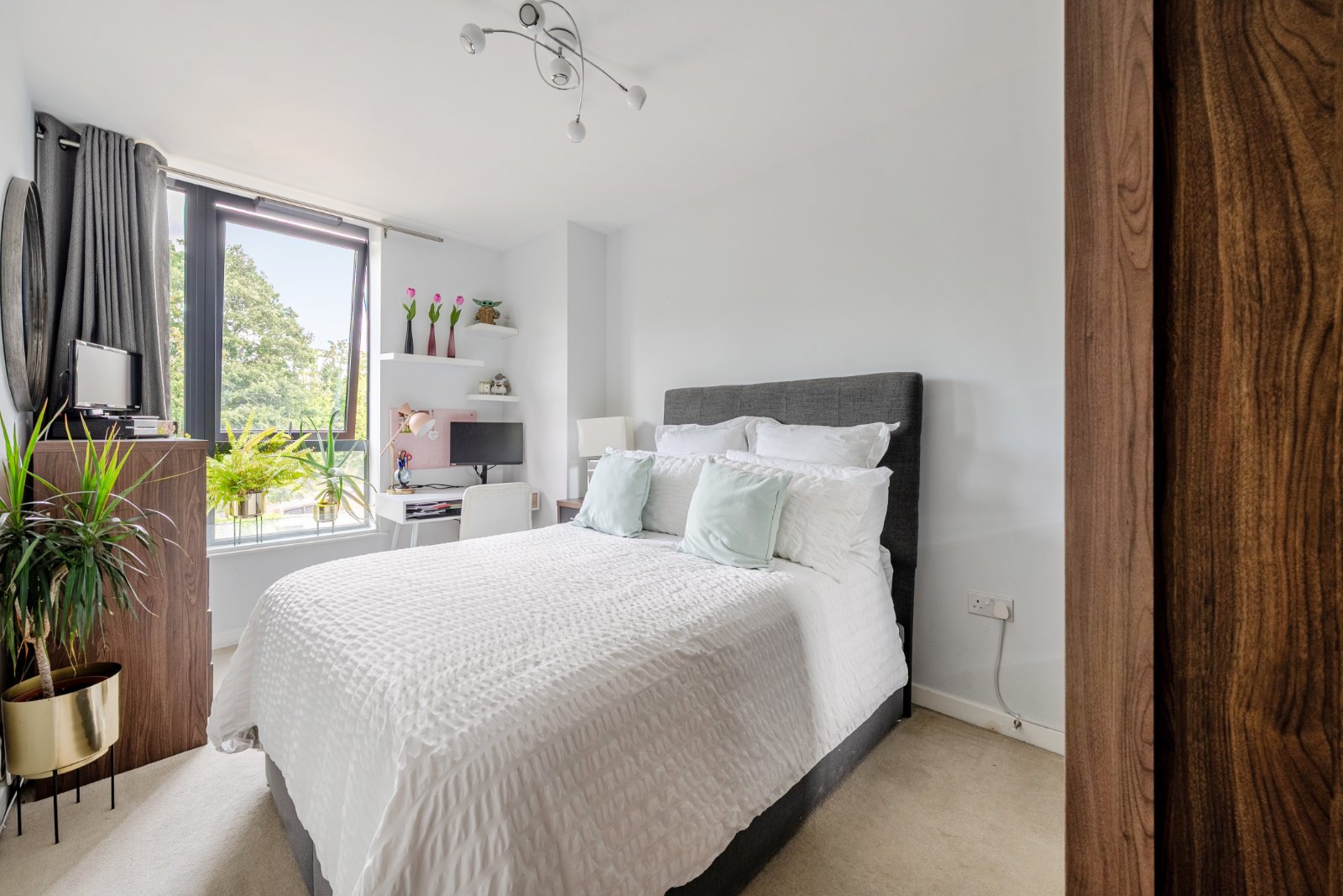 Boundaries Road, London, SW12