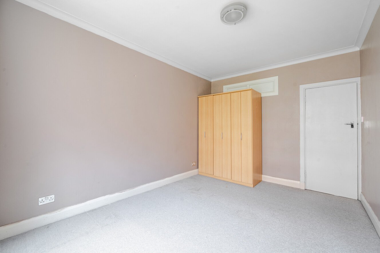 Balham High Road, London, SW17