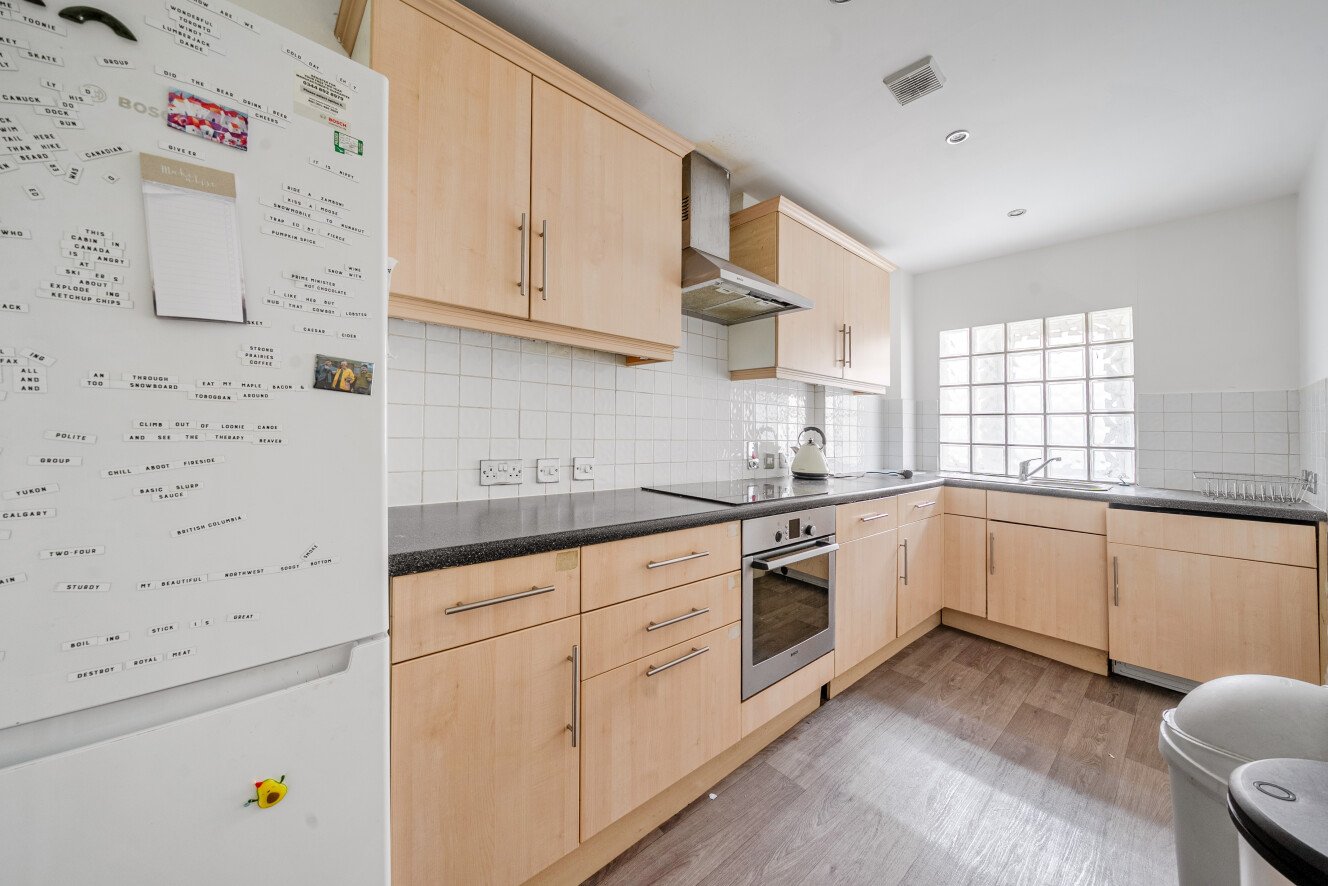 Balham High Road, London, SW17